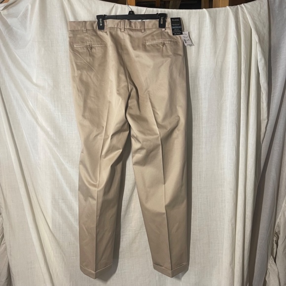 Jos A Banks Mens 38x32. Winkle Water and Stain Resistant. 100% Cotton. Khaki NWT - Picture 2 of 4